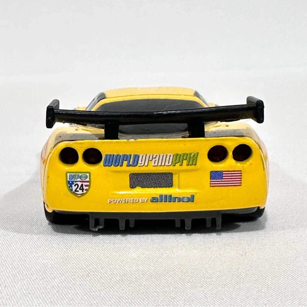 Disney Store Cars 1:43 Deluxe Jeff Gorvette World Grand Prix Die-cast
